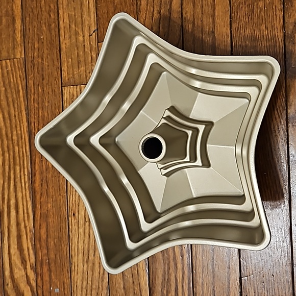 Nordic Ware Tri Star Bundt Pan - Picture 2 of 2